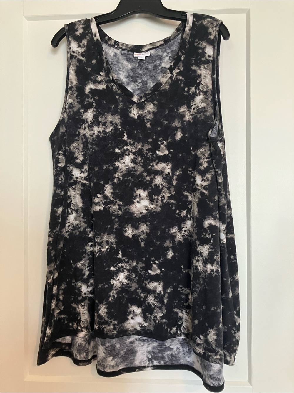 LuLaRoe Black & White Tie-Dye XL Kristina